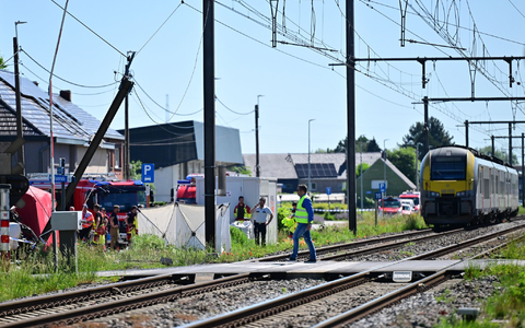 Der Unfall ereignete sich Medienberichten zufolge gegen 08.15 Uhr. - Foto: Dirk Waem/Belga/dpa