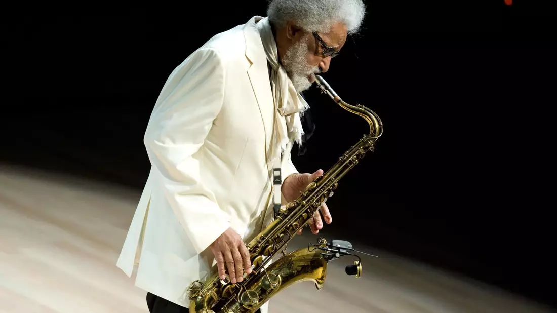 Der Jazz-Saxofonist Sonny Rollins ist im Alter von 95 Jahren gestorben. (Archivbild) - Bild: Peter Kollanyi/MTI/dpa