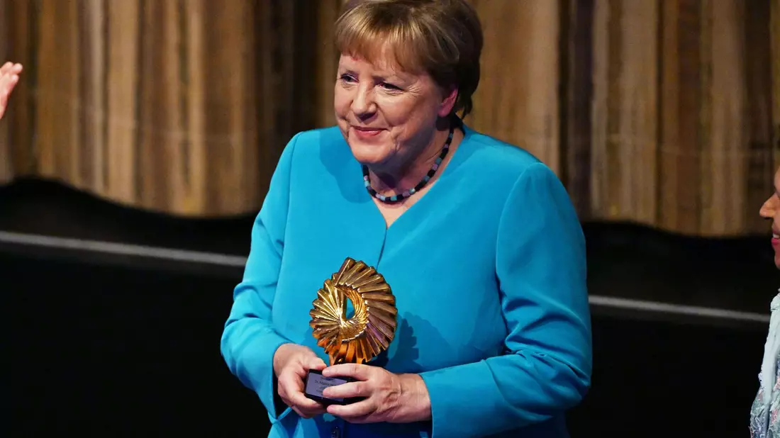 Media Control hatte Ex-Bundeskanzlerin Angela Merkel für ihre Memoiren «Freiheit» ausgezeichnet. (Archivbild) - Bild: Uli Deck/dpa