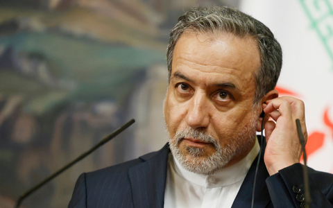 Irans Außenminister Abbas Araghtschi ist eine zentrale Figur bei den Verhandlungen zur Beilegung des Iran-Kriegs - Foto: Tatyana Makeyeva/Pool AFP/dpa