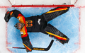 Symbolträchtig: Deutschlands Torhüter Philipp Grubauer liegt auf dem Eis. - Foto: Andreas Becker/Keystone/dpa