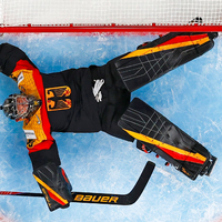 Symbolträchtig: Deutschlands Torhüter Philipp Grubauer liegt auf dem Eis. - Foto: Andreas Becker/Keystone/dpa