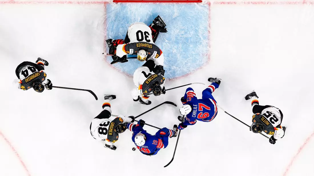 NHL-Torhüter Philipp Grubauer und sein Team kämpften gegen die US-Amerikaner, mussten sich aber geschlagen geben. - Bild: Andreas Becker/KEYSTONE/dpa