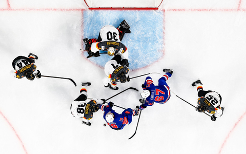 NHL-Torhüter Philipp Grubauer und sein Team kämpften gegen die US-Amerikaner, mussten sich aber geschlagen geben. - Foto: Andreas Becker/KEYSTONE/dpa