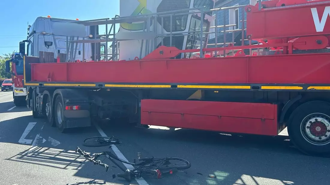 FW-EN: Fahrradfahrer kollidiert mit LKW - Bild: presseportal.de