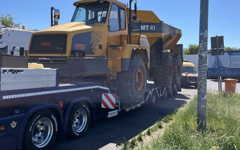 POL-OF: Kontrollmaßnahmen der Verkehrsinspektion: Unzulässiger Schwertransport, manipulierte HU-Plakette und Kennzeichenmissbrauch - Foto: presseportal.de