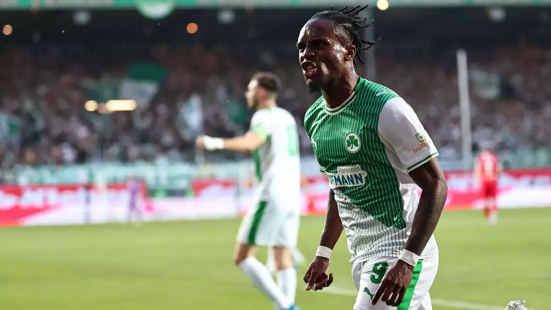 Noel Futkeu zeigt, warum er Torschützenkönig der 2. Bundesliga ist. - Bild: Daniel Karmann/dpa