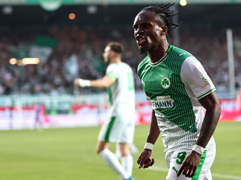 Noel Futkeu zeigt, warum er Torschützenkönig der 2. Bundesliga ist. - Foto: Daniel Karmann/dpa