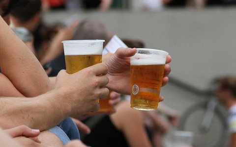 Biertrinker (Archiv) - Foto: via dts Nachrichtenagentur