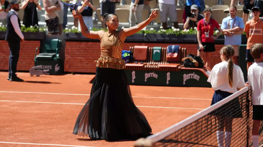 Naomi Osaka sorgte mal wieder für einen Hingucker. - Bild: Aurelien Morissard/AP/dpa