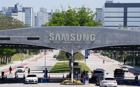 Samsung Electronics ist das größte Unternehmen Südkoreas - und profitiert massiv vom KI-Boom. - Foto: Ahn Young-joon/AP/dpa