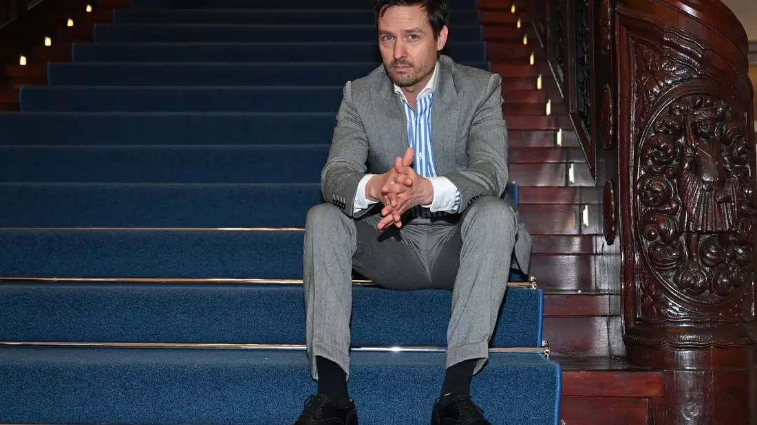 Tom Schilling spielt in «Achtsam Morden» die Hauptrolle. (Archivbild) - Bild: Elisa Schu/dpa