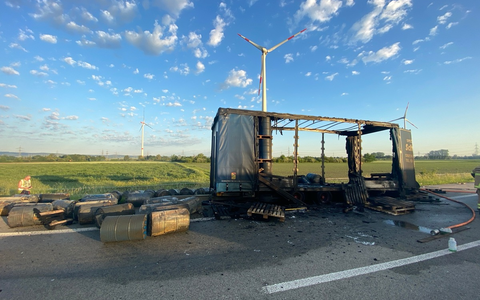 POL-PDNW: Brennender LKW-Anhänger auf A 61 führt zu Vollsperrung - Foto: presseportal.de