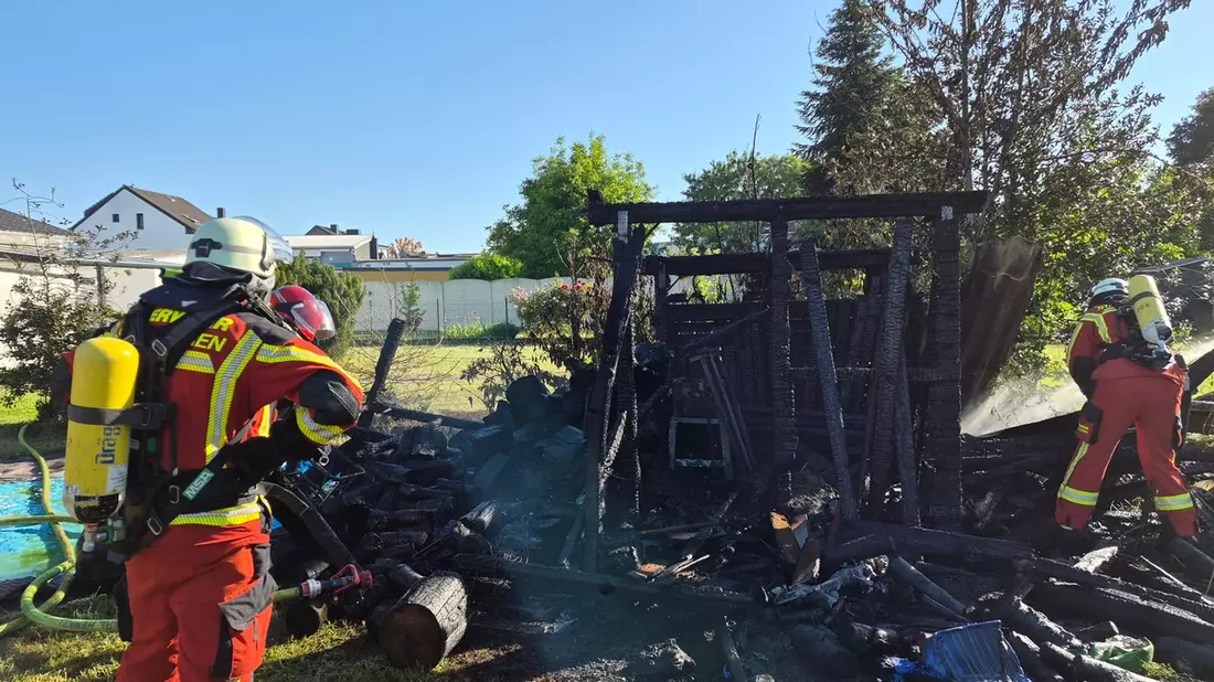 FW Düren: Düren im Einsatz-Triple: Feuerwehr löscht, rettet - und besteht das Seepferdchen - Bild: presseportal.de