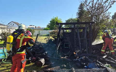 FW Düren: Düren im Einsatz-Triple: Feuerwehr löscht, rettet - und besteht das Seepferdchen - Foto: presseportal.de
