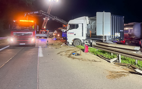FW-SG: Nächtlicher LKW-Unfall am Hildener Kreuz - 500 Liter Diesel laufen nach spektakulärer Leitplankenfahrt aus - Foto: presseportal.de
