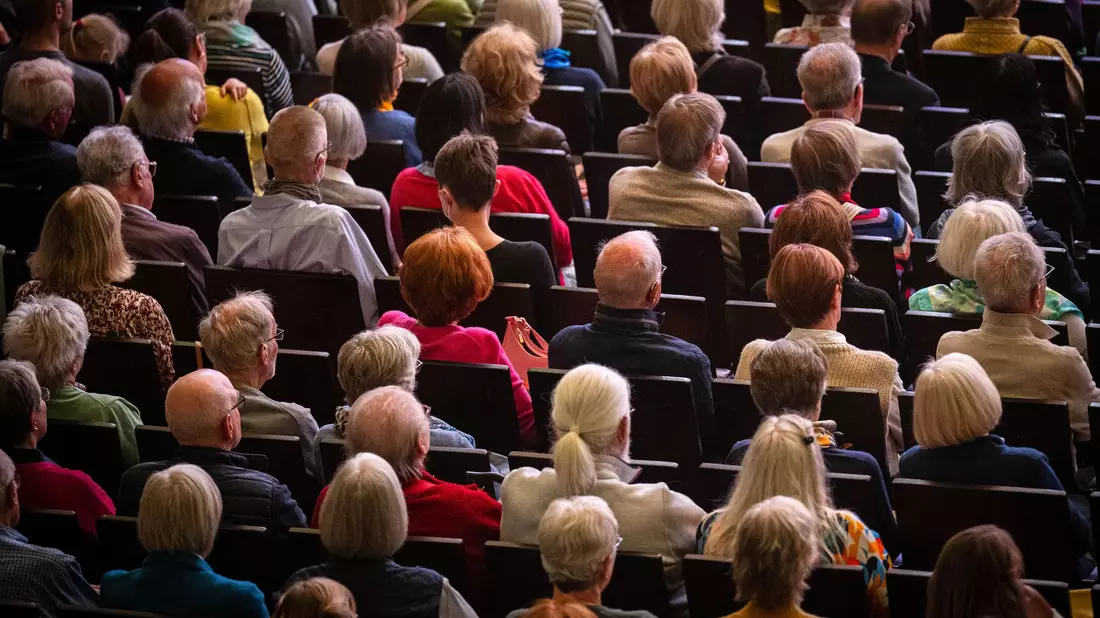  Immer mehr Ältere - und weniger Jüngere: Das kennzeichnet die demografische Entwicklung. (Symbolbild) - Bild: Sina Schuldt/dpa