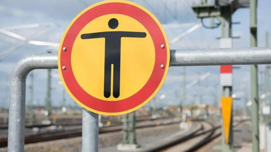 BPOL NRW: Mann sorgt für Schnellbremsung eines Zuges - Bundespolizei ermittelt und warnt vor Lebensgefahren - Bild: presseportal.de