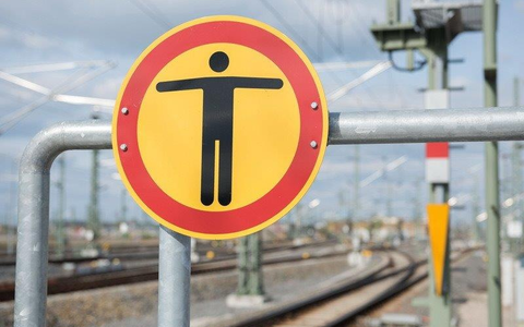 BPOL NRW: Mann sorgt für Schnellbremsung eines Zuges - Bundespolizei ermittelt und warnt vor Lebensgefahren - Foto: presseportal.de