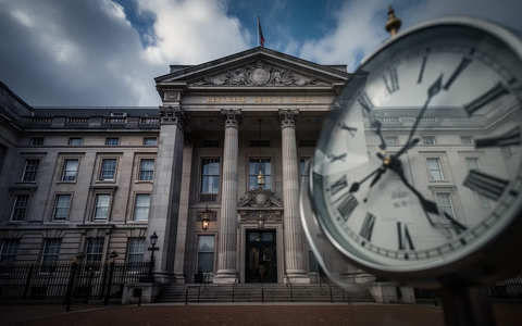 Väterfreistellung: EuGH entscheidet über zehn Tage Anspruch - Foto: über boerse-global.de