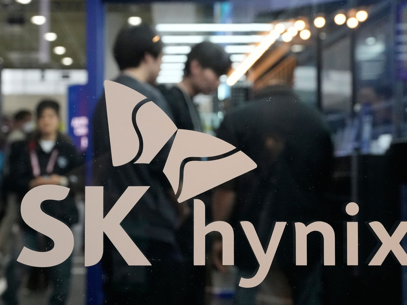 SK Hynix, der Speicherspezialist aus Südkorea, profitiert vom Boom der Künstlichen Intelligenz. (Symbolbild) - Foto: Ahn Young-joon/AP/dpa