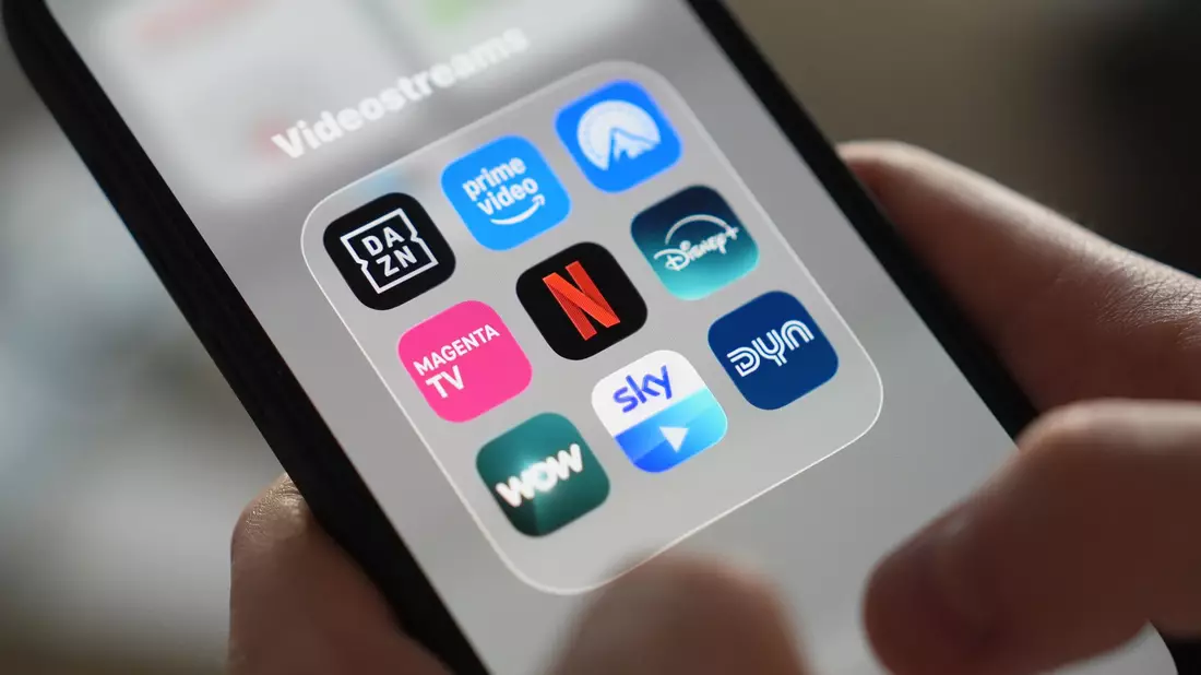 Netflix, Amazon Prime, Disney+ und die großen Fernsehsender sollen verpflichtet werden, auch Geld in europäische Produktionen zu stecken. (Symbolbild) - Bild: Marcus Brandt/dpa