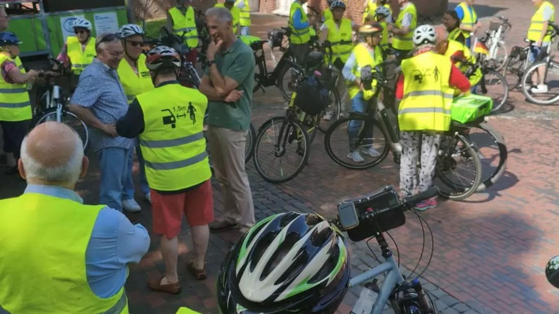 POL-DH: Rund läuft's - sicher im Kreisel: 30 Teilnehmende informierten sich über sicheres Radfahren - Bild: presseportal.de