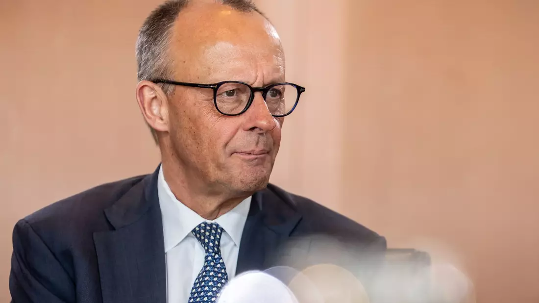 Kanzler Friedrich Merz steht wegen stockender Reformen unter Druck. - Bild: Michael Kappeler/dpa