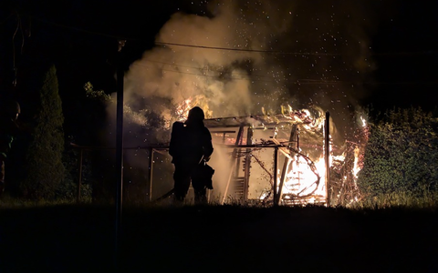 FW-PL: Ortsteil Eschen - Nächtlicher Brand einer Gartenhütte - Foto: presseportal.de