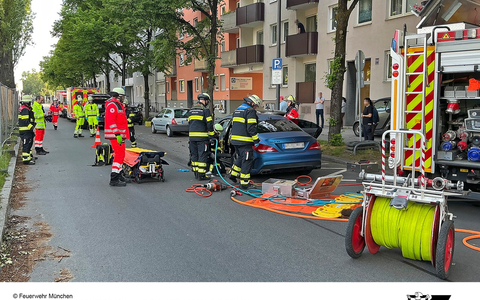 FW-M: Technische Rettung nach Verkehrsunfall (Neuhausen) - Foto: presseportal.de