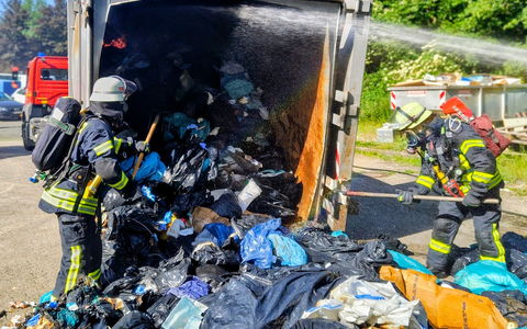 FW-BN: Brand in Müllpresse führt zu kräftezehrendem Löscheinsatz - Foto: presseportal.de