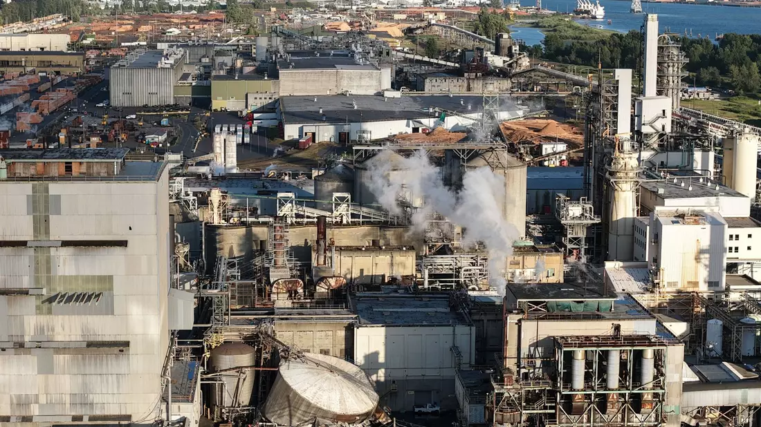 In einer Verpackungsfirma im US-Bundesstaat Washington ist ein Tank mit einer gefährlichen Flüssigkeit implodiert. - Bild: Karen Ducey/The Seattle Times/AP/dpa