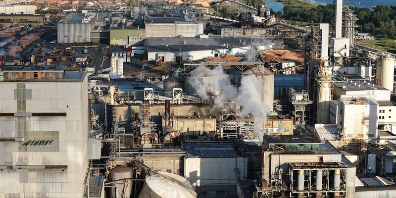 In einer Verpackungsfirma im US-Bundesstaat Washington ist ein Tank mit einer gefährlichen Flüssigkeit implodiert. - Foto: Karen Ducey/The Seattle Times/AP/dpa