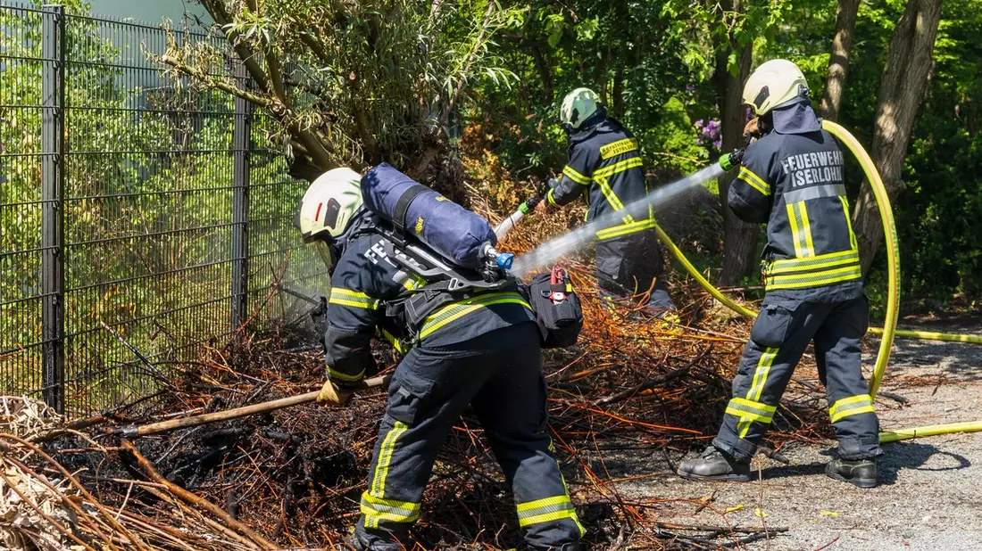 FW-MK: Zeitgleiche Vegetationsbrände im Iserlohner Stadtgebiet - Bild: presseportal.de