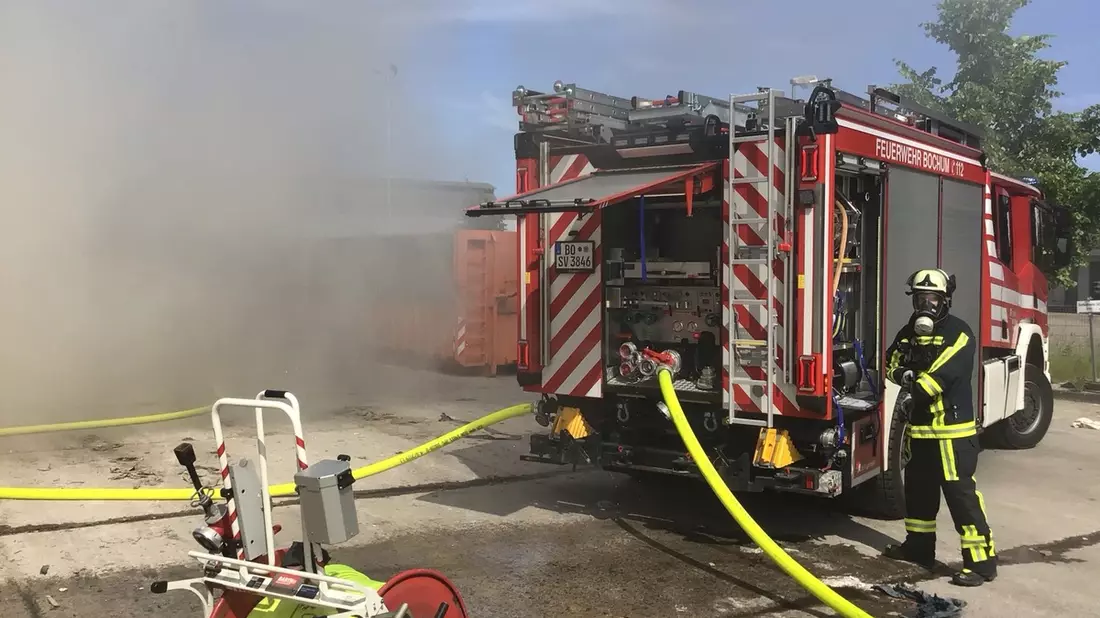 FW-BO: Brand eines Großcontainers im ECO-City-Center Bochum - Bild: presseportal.de