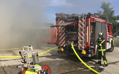 FW-BO: Brand eines Großcontainers im ECO-City-Center Bochum - Foto: presseportal.de