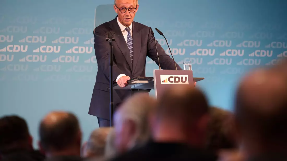 «Deutschland hat die Kraft für einen neuen Aufbruch», betont Bundeskanzler Friedrich Merz (CDU). - Bild: Bernd Thissen/dpa
