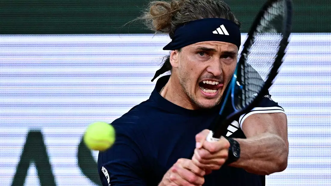 Volle Konzentration: Alexander Zverev. - Bild: Julien De Rosa/AFP/dpa