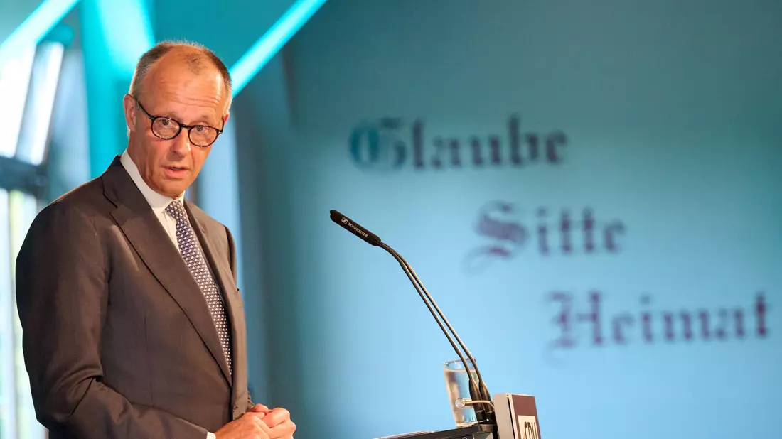 «Deutschland hat die Kraft für einen neuen Aufbruch», betont Bundeskanzler Friedrich Merz (CDU). - Bild: Bernd Thissen/dpa