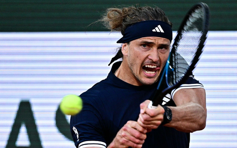 Volle Konzentration: Alexander Zverev. - Foto: Julien De Rosa/AFP/dpa