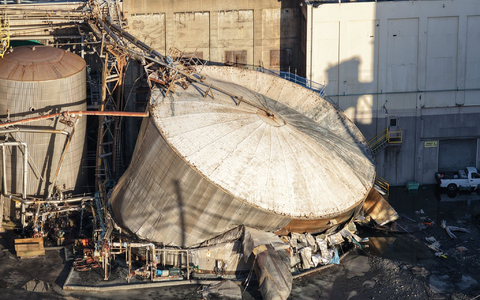 Ein Tank mit mehreren Millionen Litern Flüssigkeit ist in den USA implodiert. - Foto: Karen Ducey/The Seattle Times/dpa