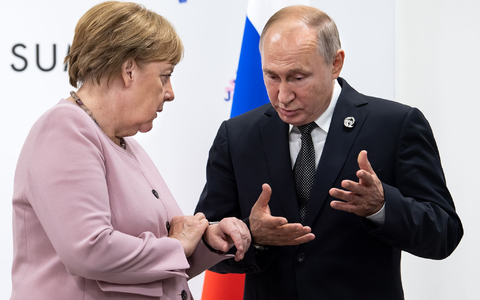 Altkanzlerin Merkel hält es für keine gute Idee, Ex-Regierungschefs mit Kremlchef Putin verhandeln zu lassen. (Archivbild) - Foto: Bernd von Jutrczenka/dpa