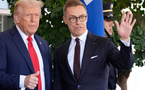 Der finnische Präsident Stubb (r) würde nach eigenen Angaben nicht ablehnen, wenn ihm eine Vermittlerrolle angeboten würde. (Archivbild) - Foto: Alex Brandon/AP/dpa