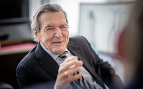 Ex-Bundeskanzler Schröder wurde von Putin als möglicher Vermittler ins Spiel gebracht. (Archivbild) - Foto: Michael Kappeler/dpa