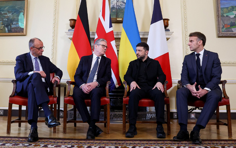 In dieser Runde werden oft wichtige Strategiefragen in der Ukraine-Politik besprochen: Bundeskanzler Merz (l-r), der britische Premier Starmer, der ukrainische Präsident Selenskyj und der französische Präsident Macron. (Archivbild) - Foto: Toby Melville/Pool Reuters/AP/dpa