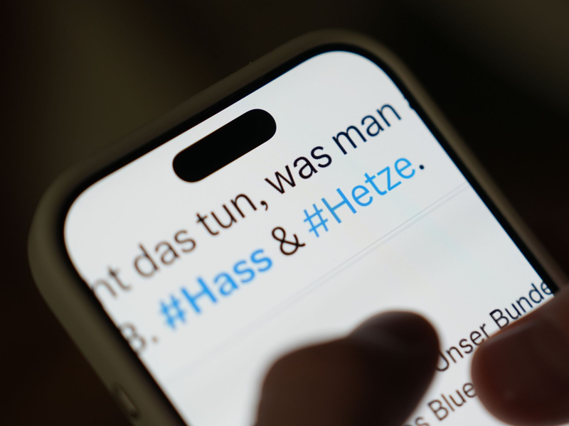 Bei den meisten Beschwerden aus Deutschland geht es um Beiträge auf Instagram, Facebook oder TikTok. (Symbolbild) - Foto: Marcus Brandt/dpa