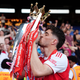Nach dem Gewinn der Premier League: Kai Havertz küsst den Pokal. (Archivbild) - Foto: John Walton/PA Wire/dpa