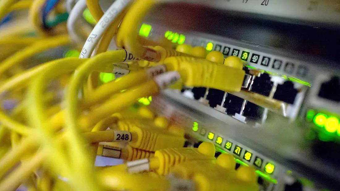 Bisher wagten sich vor allem private Unternehmen oder Fintechs an diese Technologie heran. (Symbolbild) - Bild: Matthias Balk/dpa