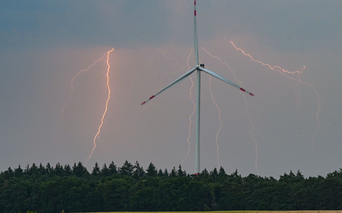 Der Wetterdienst sieht schwere Gewitter aufziehen. (Archivbild) - Foto: Patrick Pleul/dpa