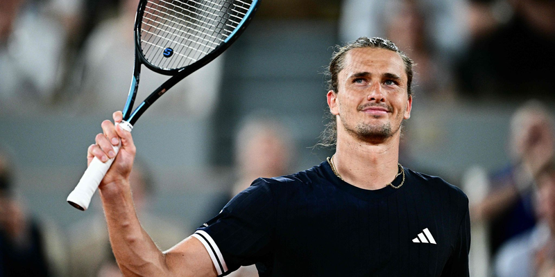 Jubelt über den Drittrunden-Einzug bei den French Open: Alexander Zverev. - Foto: Julien De Rosa/AFP/dpa